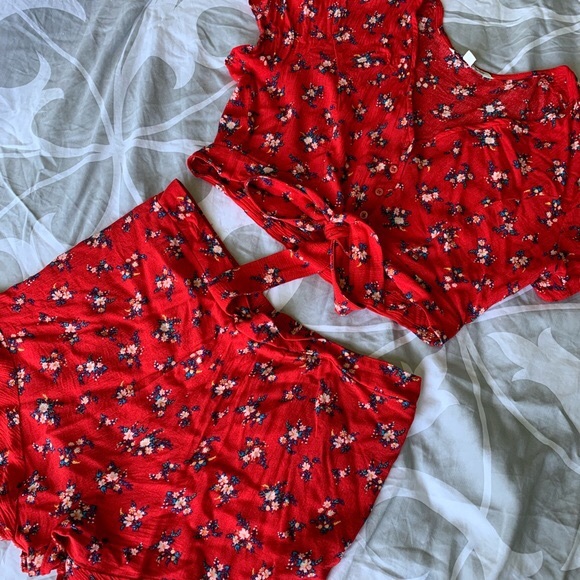 American Eagle Outfitters Tops - American Eagle floral two piece set American Eagle Outfitters Tops - American Eagle floral two piece set